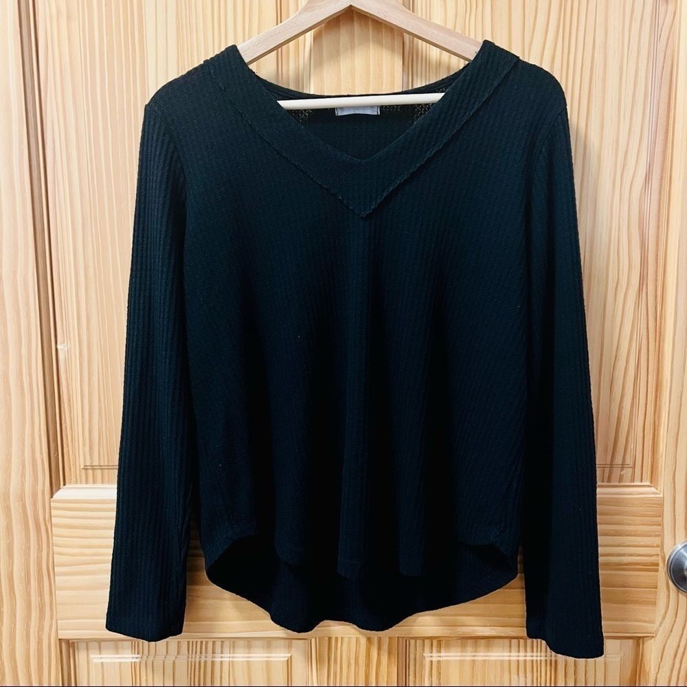 Altar'd State Black Raw Exposed Hem Casual V Neck Knit Cropped Sweater Top Shirt